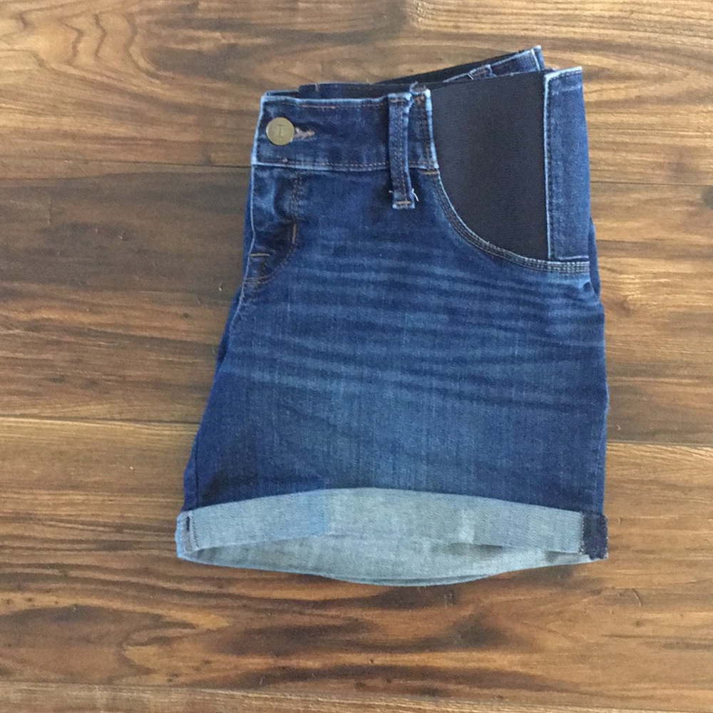 Maternity shorts
